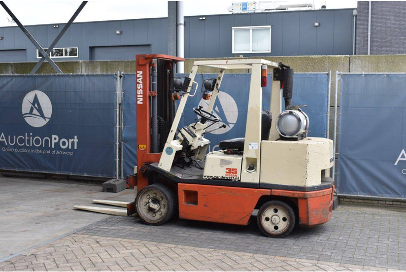 Nissan FG18 - LPG forklift: picture 3 Nissan FG18 - LPG forklift: picture 3