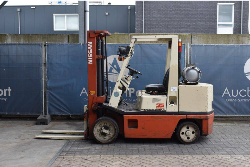 Nissan FG18 - LPG forklift: picture 2 Nissan FG18 - LPG forklift: picture 2