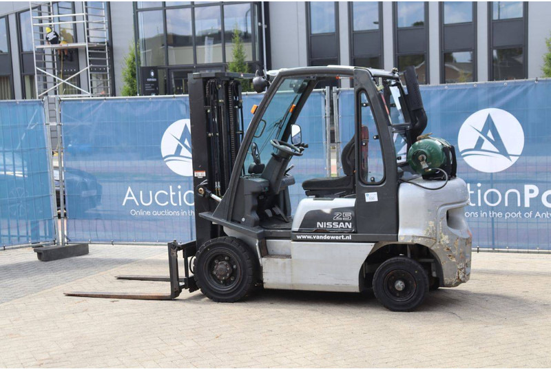 Nissan UD02A25PQ - LPG forklift: picture 3 Nissan UD02A25PQ - LPG forklift: picture 3