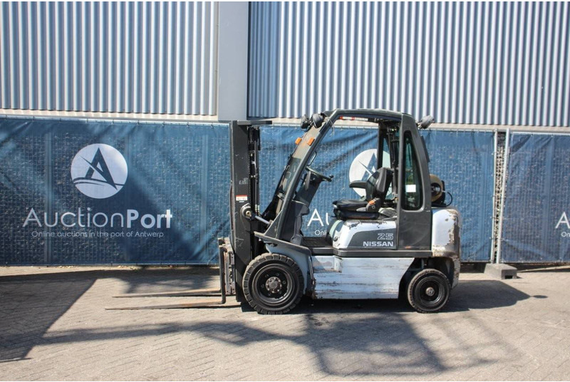 Nissan UD02A25PQ - LPG forklift: picture 1 Nissan UD02A25PQ - LPG forklift: picture 1