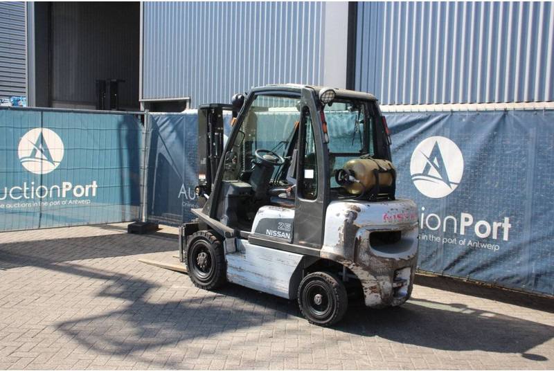 Nissan UD02A25PQ - LPG forklift: picture 3 Nissan UD02A25PQ - LPG forklift: picture 3