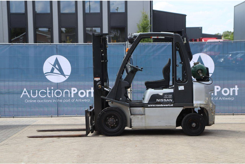 Nissan UD02A25PQ - LPG forklift: picture 2 Nissan UD02A25PQ - LPG forklift: picture 2