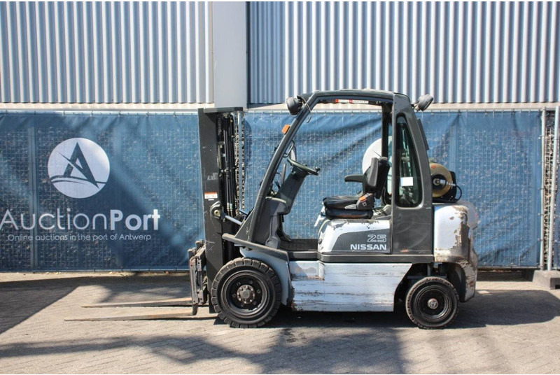 Nissan UD02A25PQ - LPG forklift: picture 2 Nissan UD02A25PQ - LPG forklift: picture 2