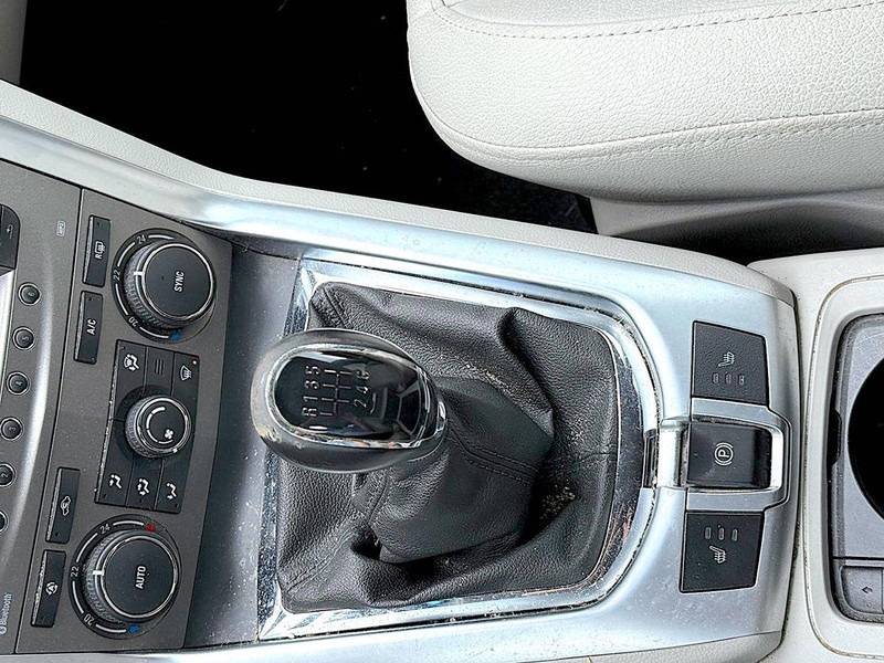 Saloon car Opel Antara 2.2 CDTI Automatic: picture 12