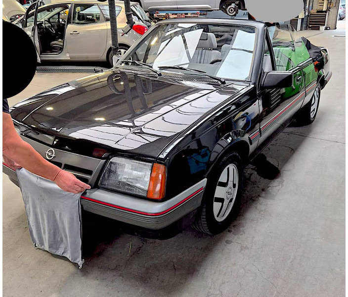 Opel Ascona (C) Cabriolet 1.8i - Saloon car: picture 1 Opel Ascona (C) Cabriolet 1.8i - Saloon car: picture 1