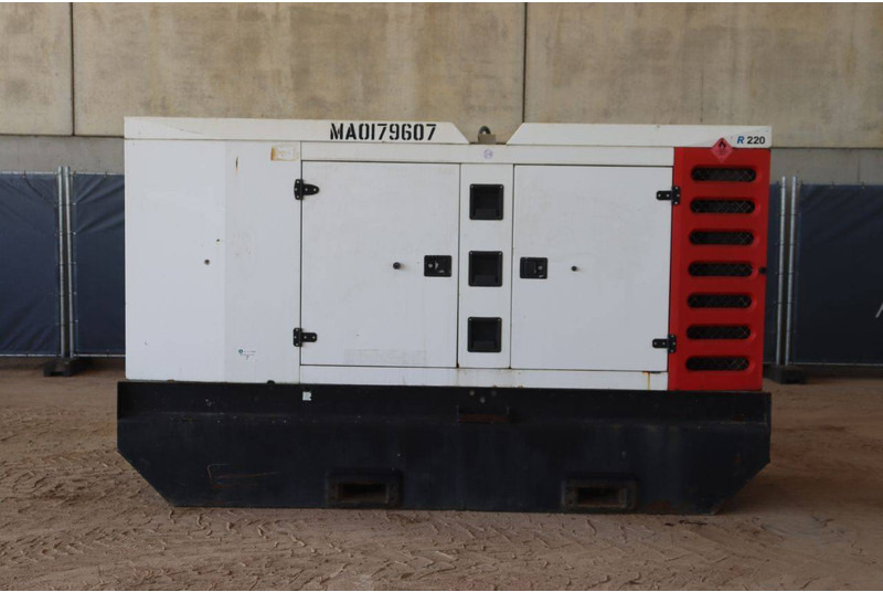 SDMO R220C3 - Generator set: picture 2 SDMO R220C3 - Generator set: picture 2