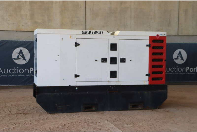SDMO R220C3 - Generator set: picture 1 SDMO R220C3 - Generator set: picture 1