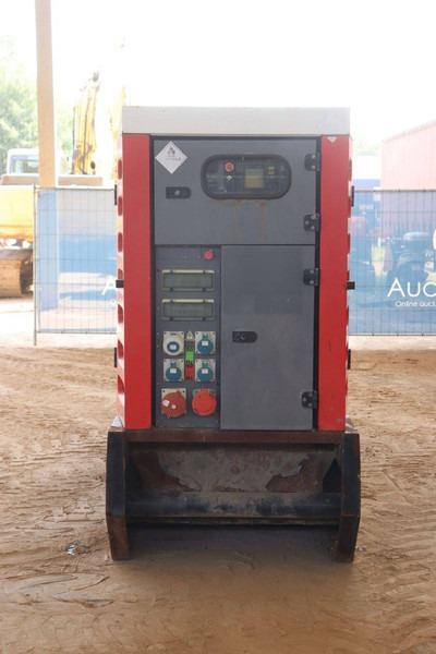 SDMO R220C3 - Generator set: picture 5 SDMO R220C3 - Generator set: picture 5