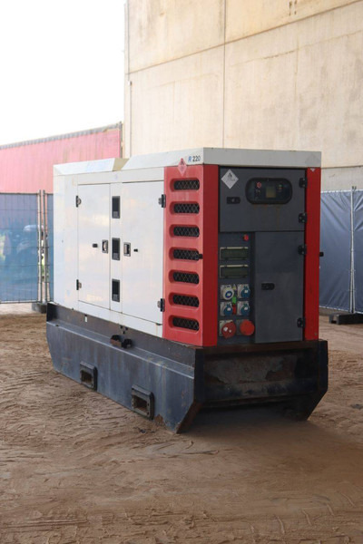 SDMO R220C3 - Generator set: picture 4 SDMO R220C3 - Generator set: picture 4