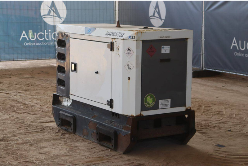 SDMO R22C3 - Generator set: picture 4 SDMO R22C3 - Generator set: picture 4