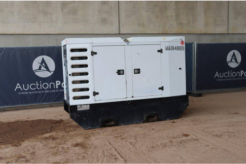 SDMO R90C3 - Generator set: picture 1 SDMO R90C3 - Generator set: picture 1