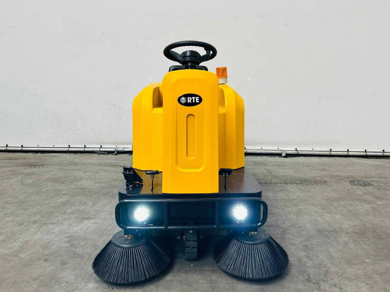 SW80 - Road sweeper: picture 5 SW80 - Road sweeper: picture 5