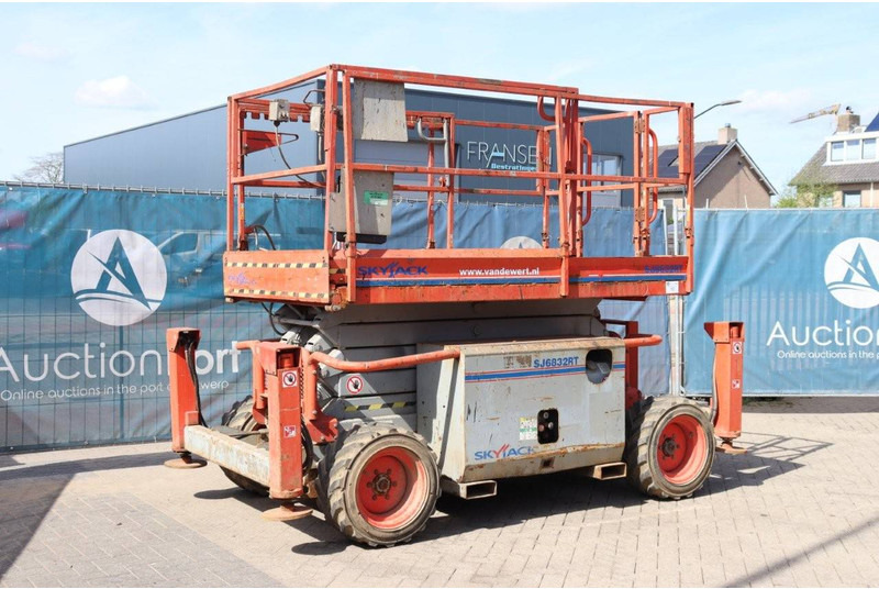 Scissor lift Skyjack SJ6832RT: picture 8