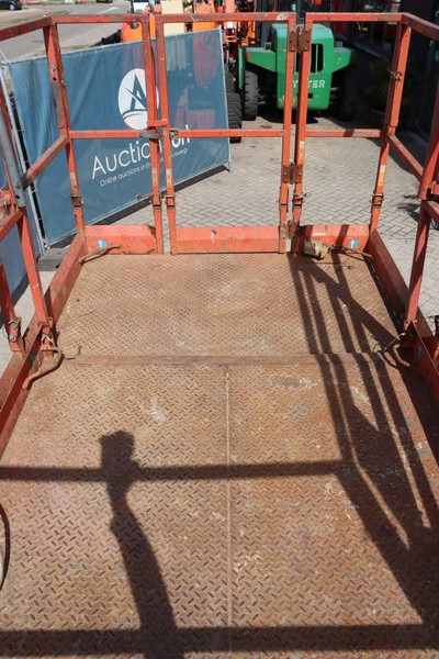Scissor lift Skyjack SJ6832RT: picture 18
