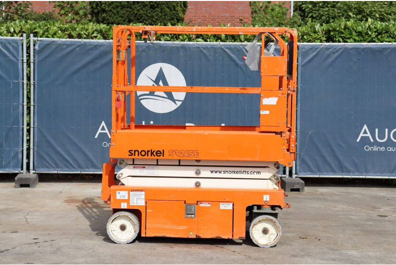 Snorkel S3215E - Scissor lift: picture 2 Snorkel S3215E - Scissor lift: picture 2