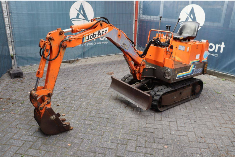 Mini excavator Takeuchi TB080: picture 9