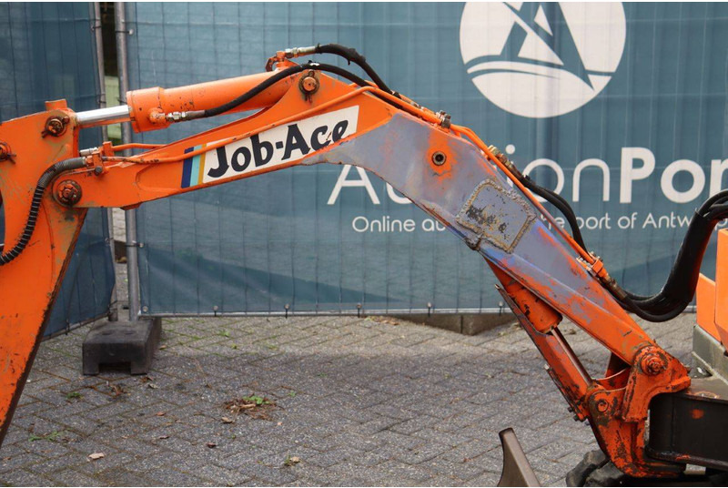 Mini excavator Takeuchi TB080: picture 14