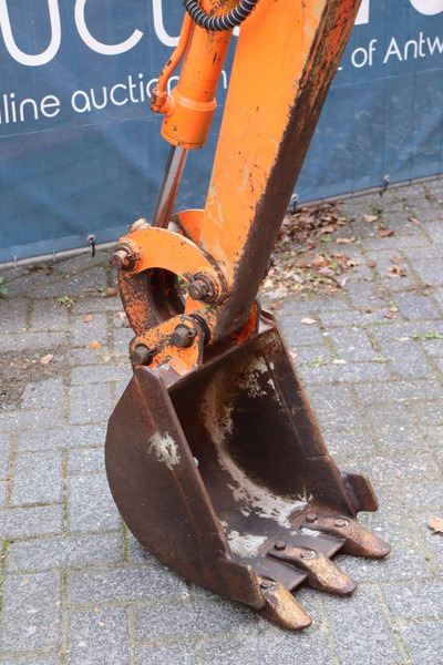 Mini excavator Takeuchi TB080: picture 11