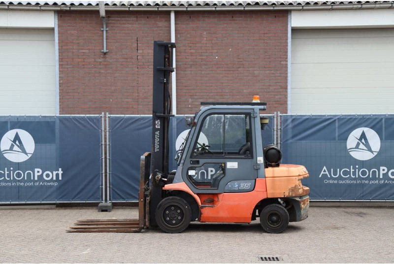 Toyota 02-7FGJF35 - LPG forklift: picture 2 Toyota 02-7FGJF35 - LPG forklift: picture 2