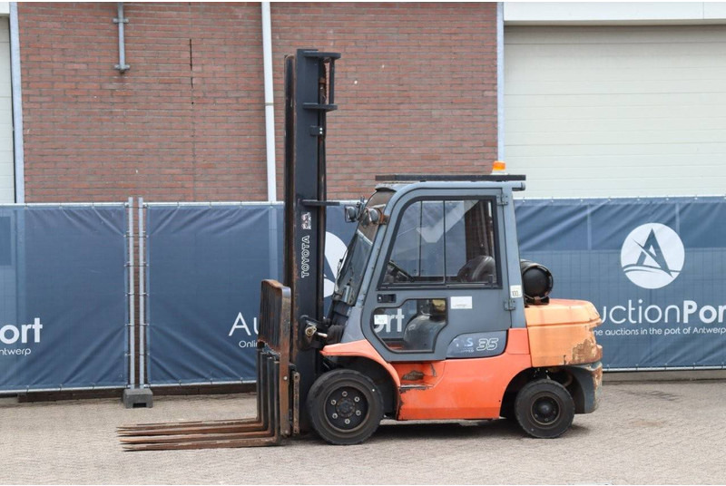 Toyota 02-7FGJF35 - LPG forklift: picture 1 Toyota 02-7FGJF35 - LPG forklift: picture 1