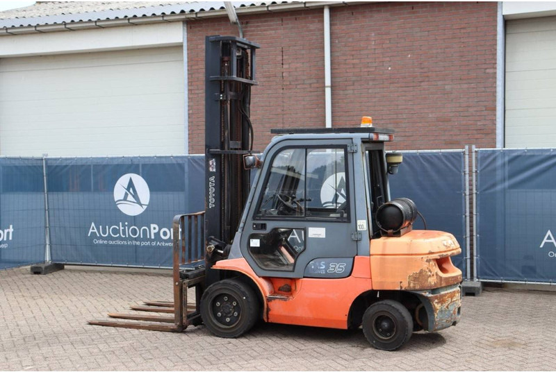 Toyota 02-7FGJF35 - LPG forklift: picture 3 Toyota 02-7FGJF35 - LPG forklift: picture 3