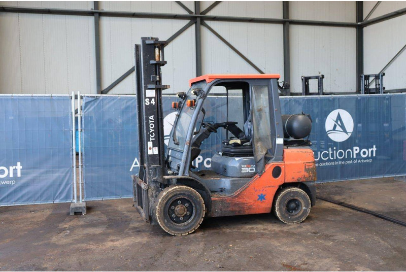 Toyota 02-8FGF30 - LPG forklift: picture 1 Toyota 02-8FGF30 - LPG forklift: picture 1