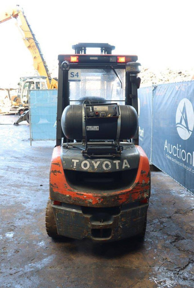 Toyota 02-8FGF30 - LPG forklift: picture 5 Toyota 02-8FGF30 - LPG forklift: picture 5