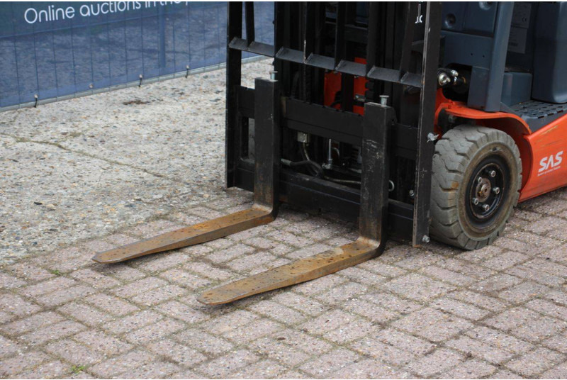 Electric forklift Toyota 8FBE15T: picture 9