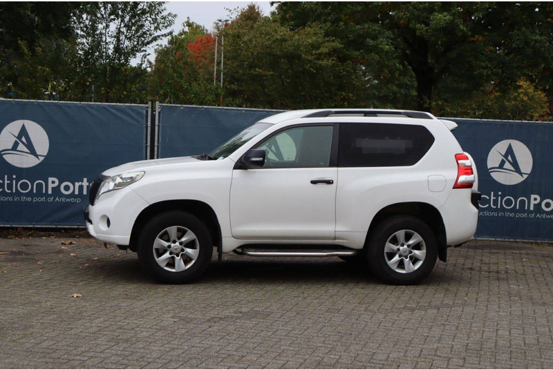 Toyota Land Cruiser - Saloon car: picture 1 Toyota Land Cruiser - Saloon car: picture 1