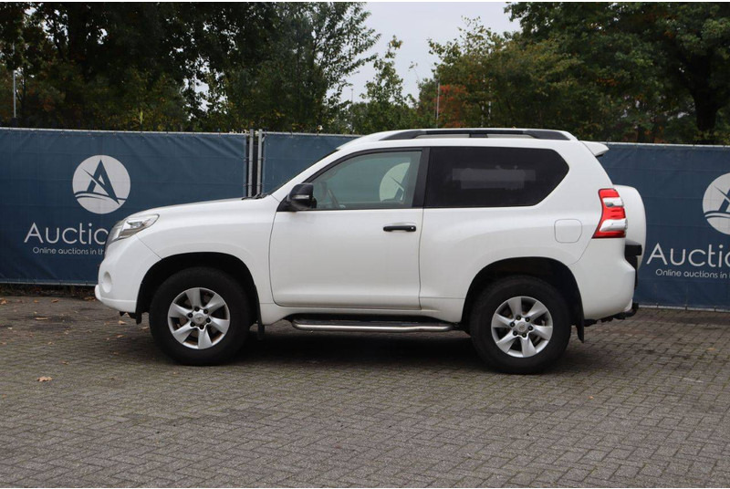 Toyota Land Cruiser - Saloon car: picture 2 Toyota Land Cruiser - Saloon car: picture 2