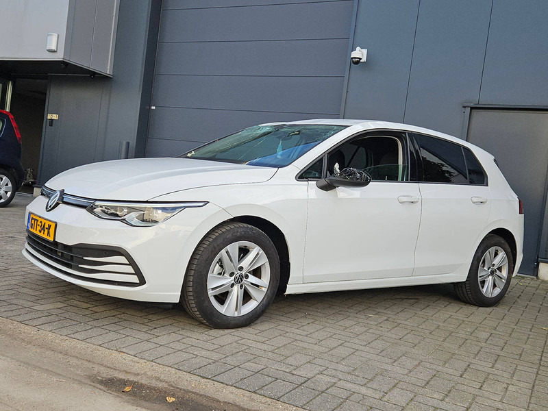 Volkswagen Golf 8 eTSI - Saloon car: picture 2 Volkswagen Golf 8 eTSI - Saloon car: picture 2