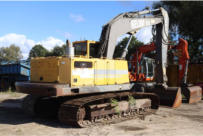 Crawler excavator Volvo EC230B: picture 6
