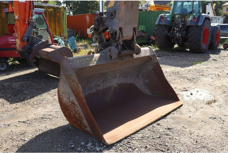 Crawler excavator Volvo EC230B: picture 10