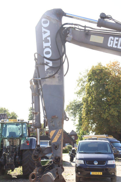 Crawler excavator Volvo EC230B: picture 17