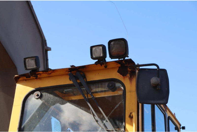 Crawler excavator Volvo EC230B: picture 18