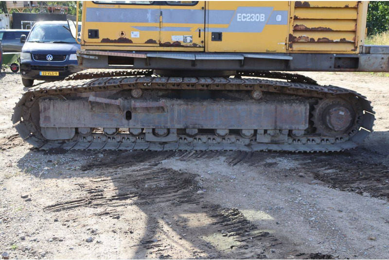 Crawler excavator Volvo EC230B: picture 20