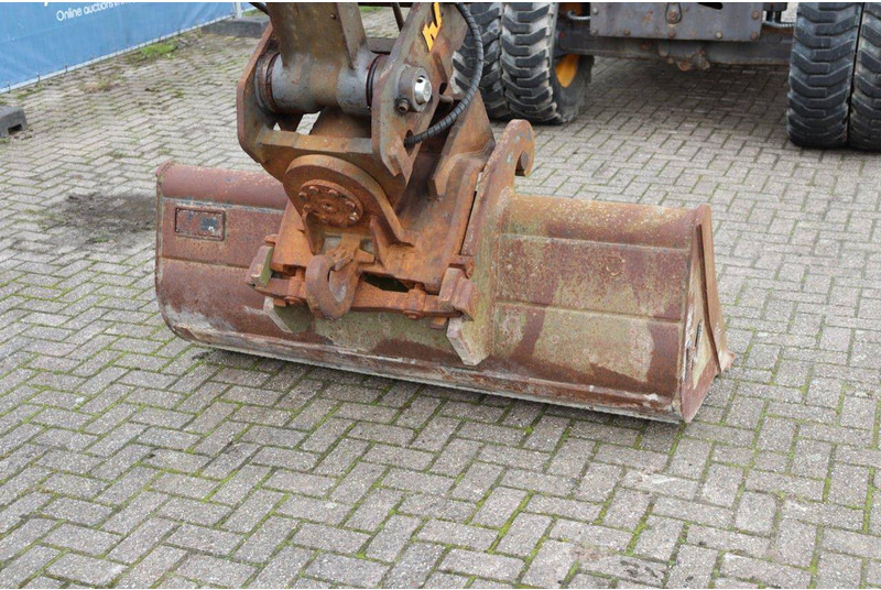 Wheel excavator Volvo EW160B: picture 15