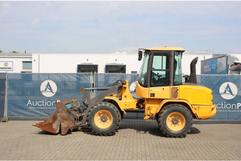 Volvo L30G - Wheel loader: picture 2 Volvo L30G - Wheel loader: picture 2