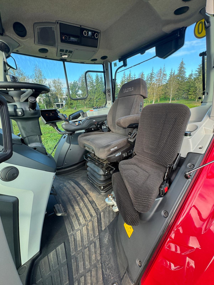 Farm tractor Valtra T255: picture 6