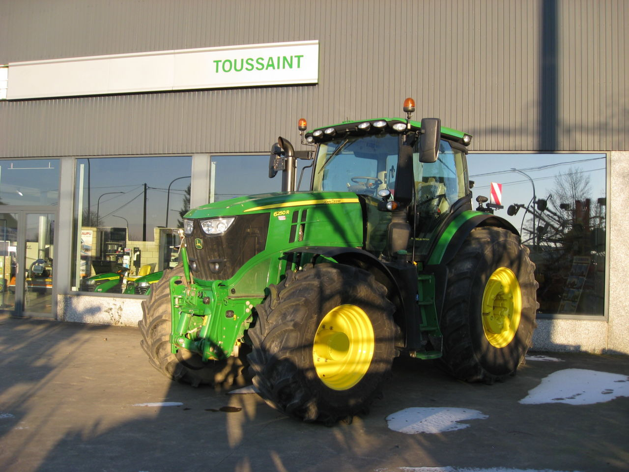 John Deere 6250R - Farm tractor: picture 4 John Deere 6250R - Farm tractor: picture 4