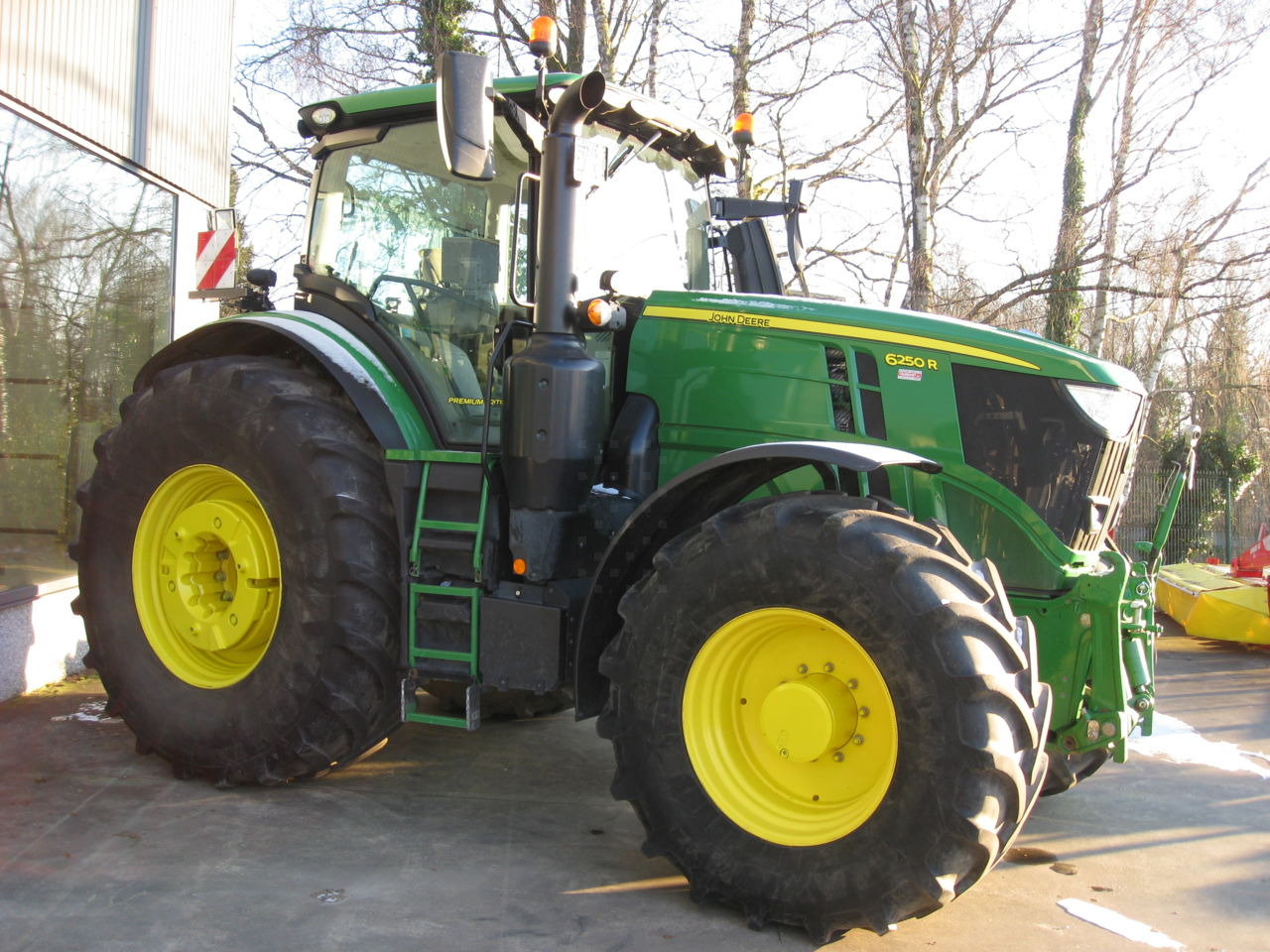 John Deere 6250R - Farm tractor: picture 5 John Deere 6250R - Farm tractor: picture 5