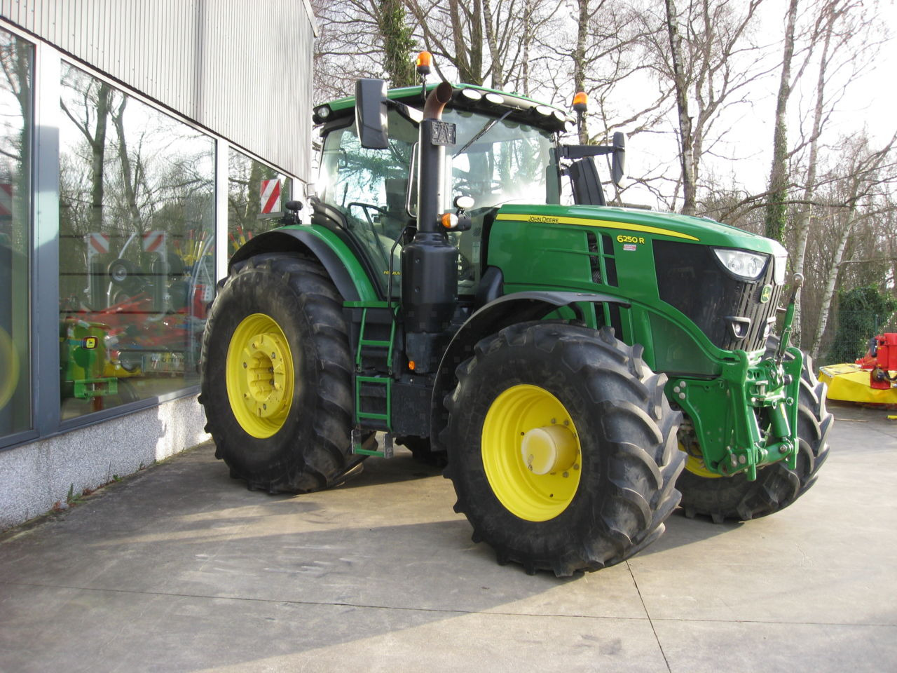 John Deere 6250R - Farm tractor: picture 2 John Deere 6250R - Farm tractor: picture 2