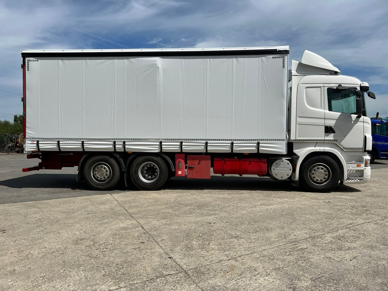 CAMION SCANIA 380 CON CARRETILLA MOFFET M4 - Curtain side truck: picture 3 CAMION SCANIA 380 CON CARRETILLA MOFFET M4 - Curtain side truck: picture 3