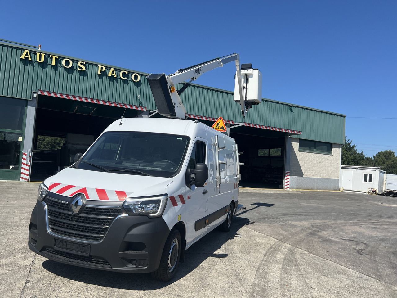 FURGON CON CESTA RENAULT MASTER - Truck mounted aerial platform: picture 2 FURGON CON CESTA RENAULT MASTER - Truck mounted aerial platform: picture 2