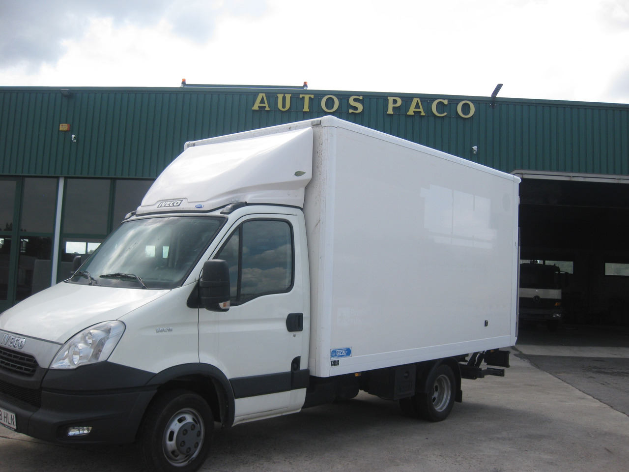 IVECO 35C15 CAJA CERRADA - Closed box van: picture 2 IVECO 35C15 CAJA CERRADA - Closed box van: picture 2