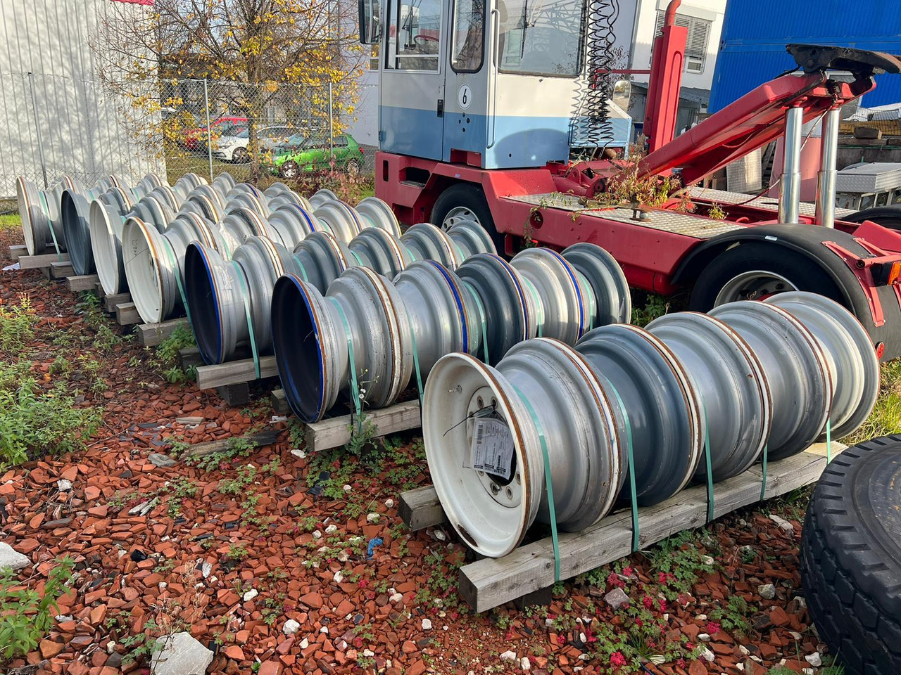 Liebherr Zubehör = Stahlfelgen für LTM Mobilkräne ab Baujahr 2016 - Typ 25-11.00/1,7 - Mobile crane: picture 2 Liebherr Zubehör = Stahlfelgen für LTM Mobilkräne ab Baujahr 2016 - Typ 25-11.00/1,7 - Mobile crane: picture 2