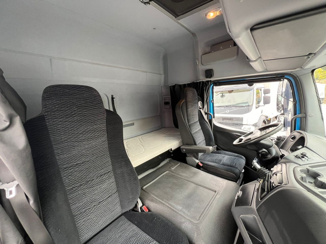 Leasing of  MERCEDES BENZ 13.30L Atego E6 (Tauliner) MERCEDES BENZ 13.30L Atego E6 (Tauliner): picture 8