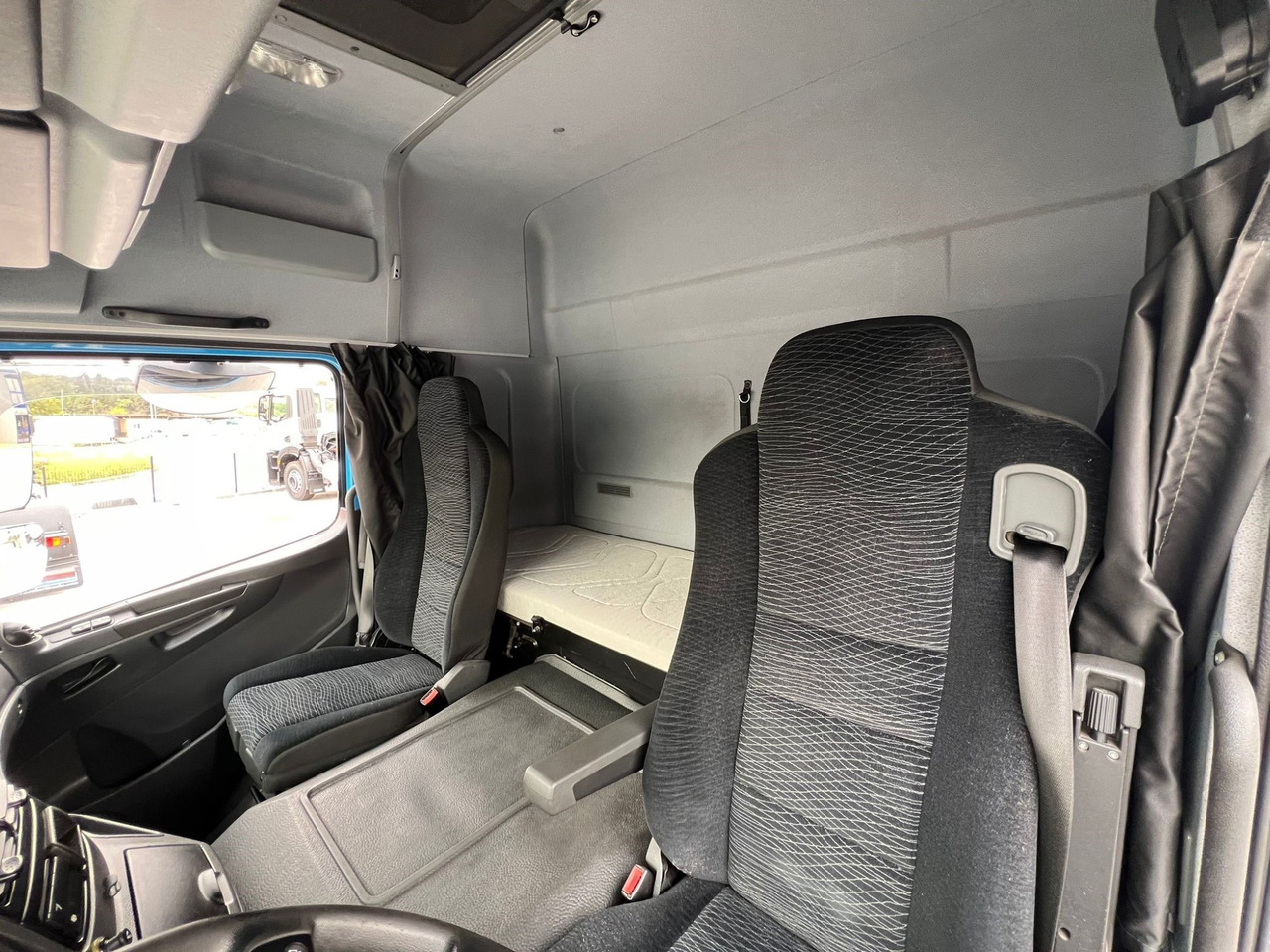 Leasing of  MERCEDES BENZ 13.30L Atego E6 (Tauliner) MERCEDES BENZ 13.30L Atego E6 (Tauliner): picture 6