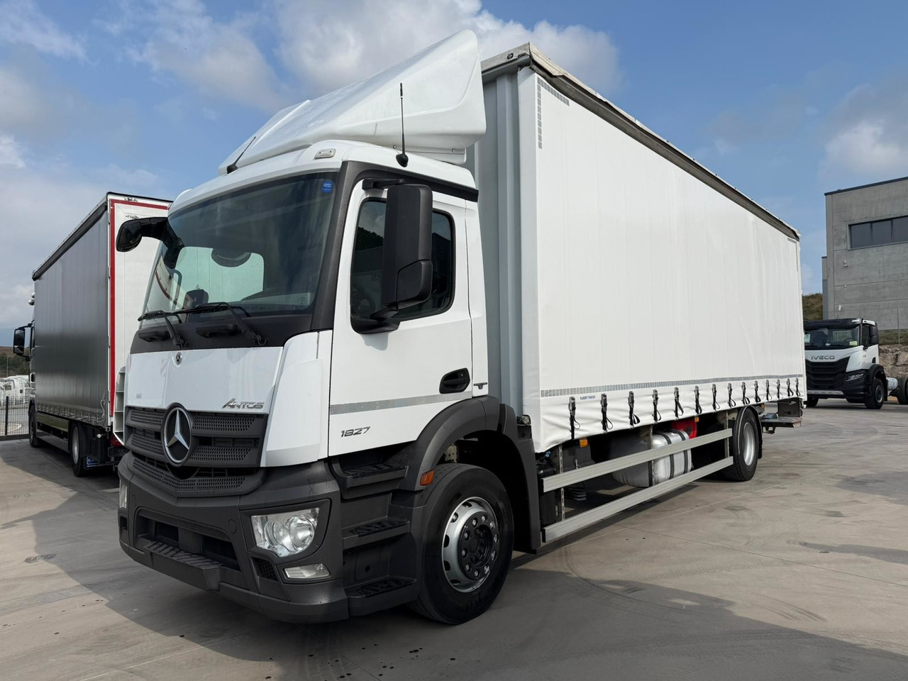 MERCEDES BENZ 18.27 Antos E6 (Tauliner) - Curtain side truck: picture 1 MERCEDES BENZ 18.27 Antos E6 (Tauliner) - Curtain side truck: picture 1
