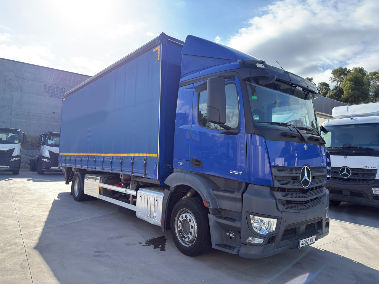 MERCEDES BENZ 18.33 Antos E6 (Self-portable) - Curtain side truck: picture 2 MERCEDES BENZ 18.33 Antos E6 (Self-portable) - Curtain side truck: picture 2